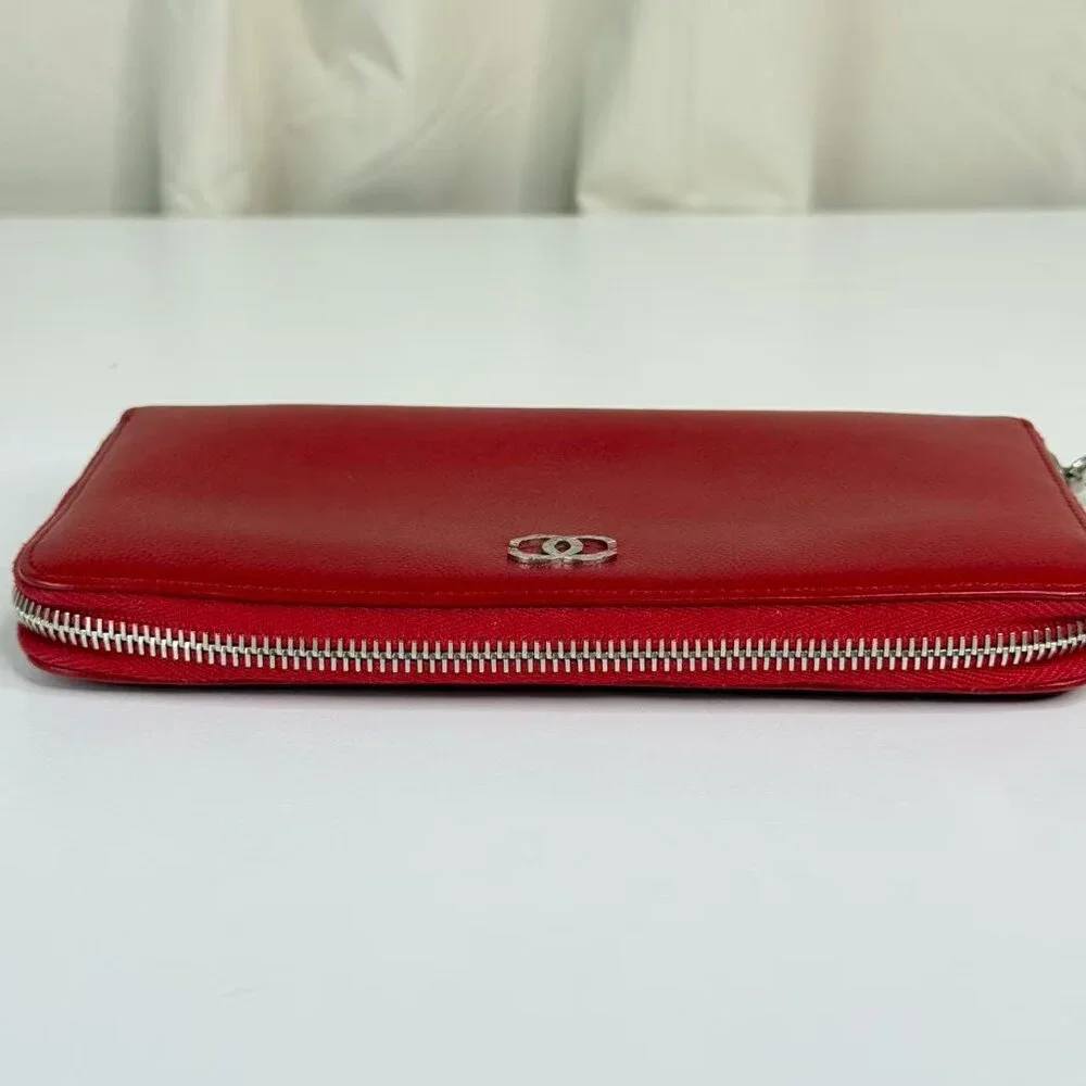 Chanel Red Leather CC Logo Wallet - Elegant Classic Design